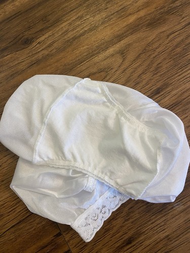 Vintage Fruit Of The Loom Nylon Panties - Size 6-10 With Wide Lace Trim
