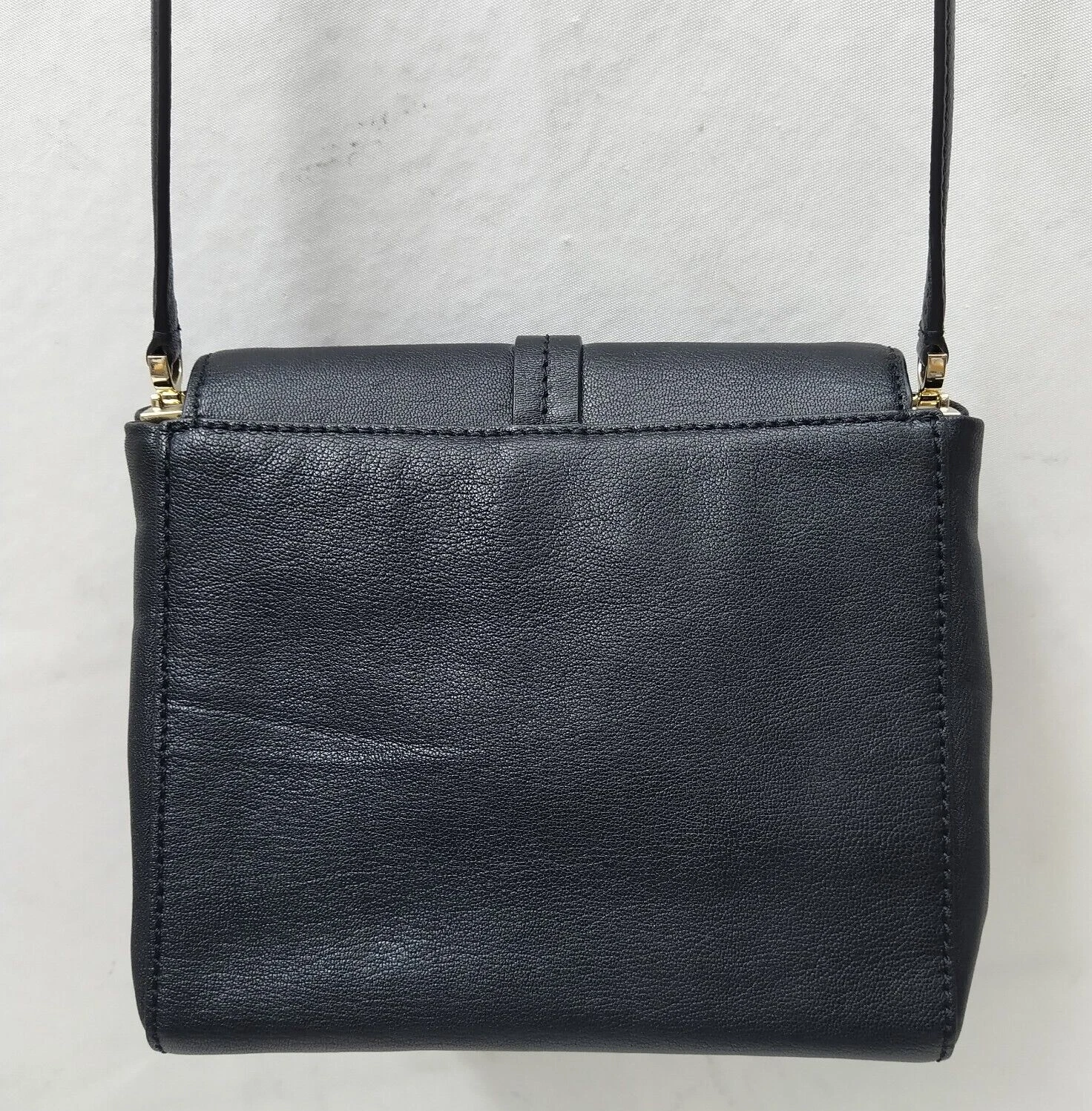 Borsa a tracolla Kate Spade New York in pelle nera con chiusura con patta