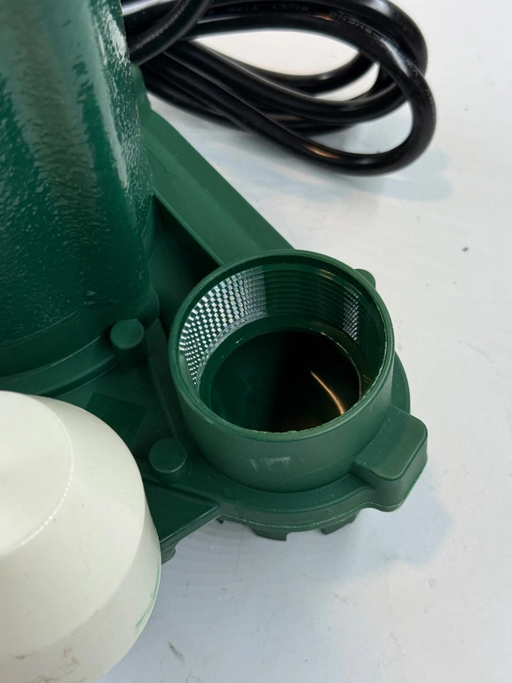 Zoeller Cast Iron Sump Pump 1/2HP 60GPM Vertical Float Switch #1075 - Image 4 of 4