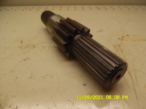 KUBOTA B8200E RIGHT HAND REAR DIFFERENTIAL GEAR SHAFT 67111-16922 - Picture 2 of 4