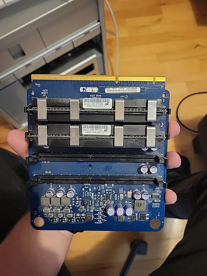 Apple Mac Pro A1289 Desktop - MC561D/A (Juli) - Bild 2 von 4