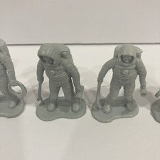 Plastic Astronaut 2" Figure Spacemen 11 pcs some light and darker grey