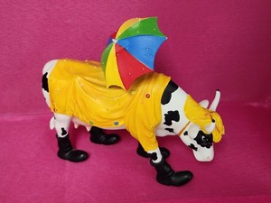 Vtg Cow Parade Figurine Mooing In the Rain 7704 Yellow Rain Jacket Umbrella 2004