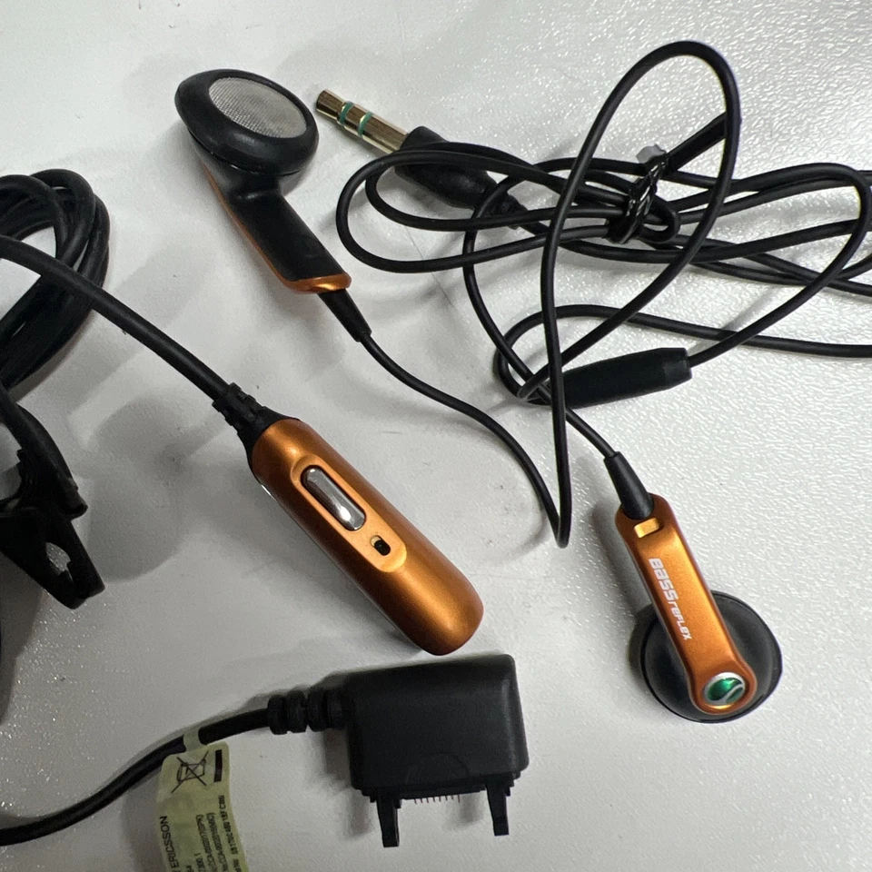 Sony Ericsson HPM-64 Headphones for K660i K750i K770i K800i K850i black&orange - Image 3 of 3