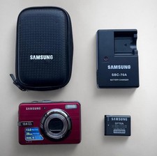 FULLY FUNCTIONAL Samsung L313 Red Digital Camera includes BATTERY CASE CHARGER