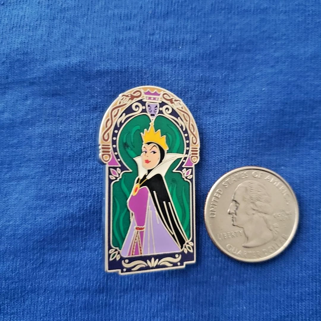 Evil Queen Snow White - Disney Villains Portraits Window Mystery Box Pin