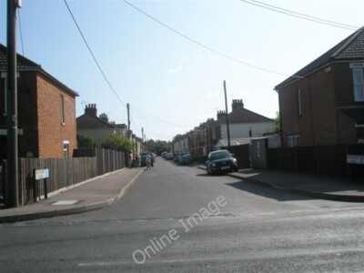 Photo 6x4 Looking across the B2177 and into Beaucroft Road Waltham Chase  c2009
