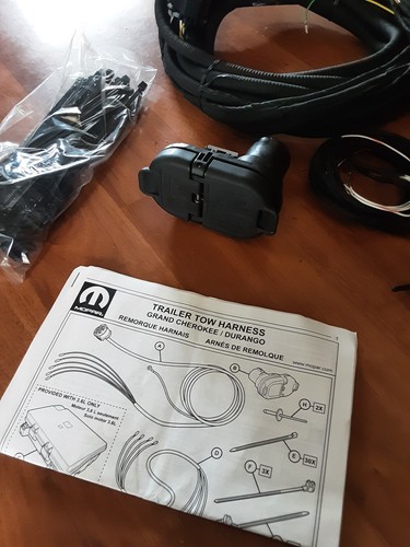 MOPAR 82216008AC Trailer Tow Fuse box Grand Cherokee/ Durango Tow Wire Harness - Imagen 2 de 5