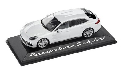SPARK PKW 1:43 Porsche Panamera 4 E-Hybrid Sport Turismo roof box