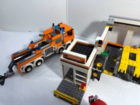LEGO City: Traffic: Garage 7642 (2009) Retired Rare.
