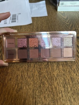 Revolution The True Icon Eyeshadow Palette 