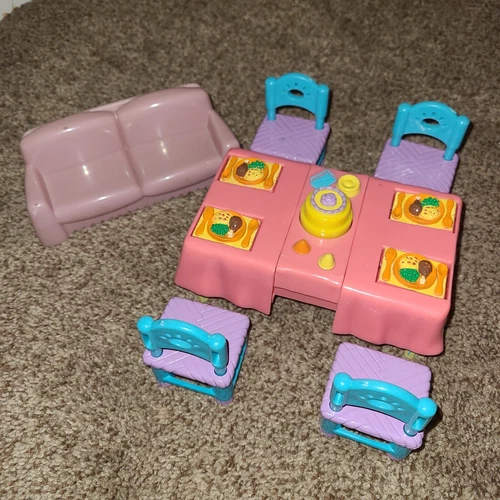 KITCHEN FURNITURE + COUCH DORA THE EXPLORER - 2003 MATTEL TALKING DOLLHOUSE ACC.