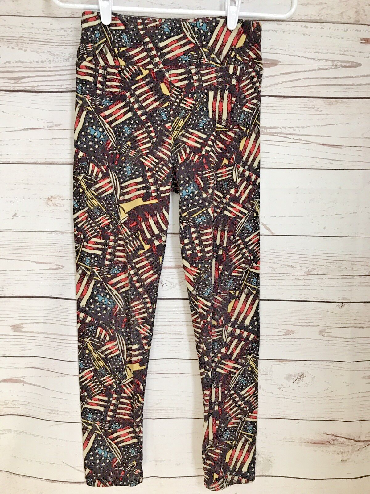 LuLaRoe Women's One Size American Flag 4th of July Stars & Stripes Crop Leggings