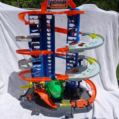 Hot Wheels Ultimate Garage Robo T-Rex Dino 3-ft - Super Fun Display Several Cars