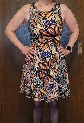 Sexy Sommer Minikleid luftiger Schnitt und freien Rücken