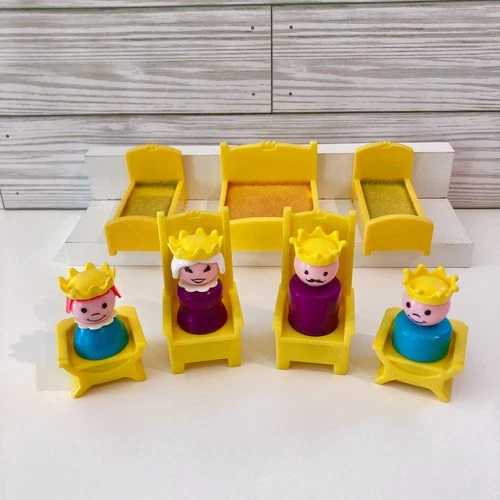1974 Vintage Fisher Price~LITTLE PEOPLE KING QUEEN PRINCE PRINCESS~Castle #993