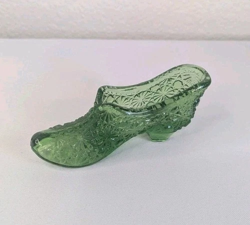 Vintage Fenton Daisy And Button Emerald Green Glass 5" Shoe Slipper Glass Figure