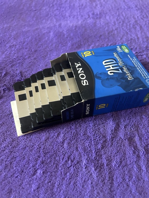 (8) 3.5” 1.44 MB Diskettes Vintage Sony 2HD
