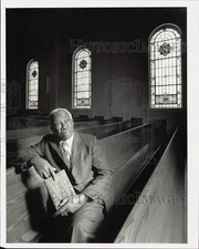 1989 Press Photo Reverend Leon Riddick at Mt. Carmel Baptist Church - lrb14043