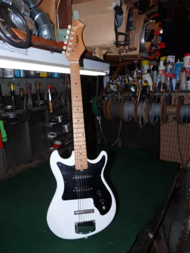 Vintage Harmony H804 Electric Guitar white with Maple Fingerboard
