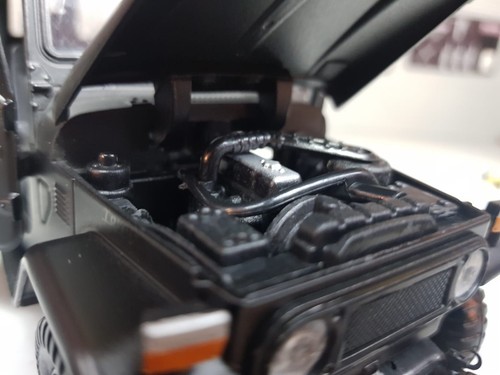 Toyota Land Cruiser FJ40 Negro Mate Escala 1:24 Diecast Modelo Detallado Motormax - Imagen 5 de 9