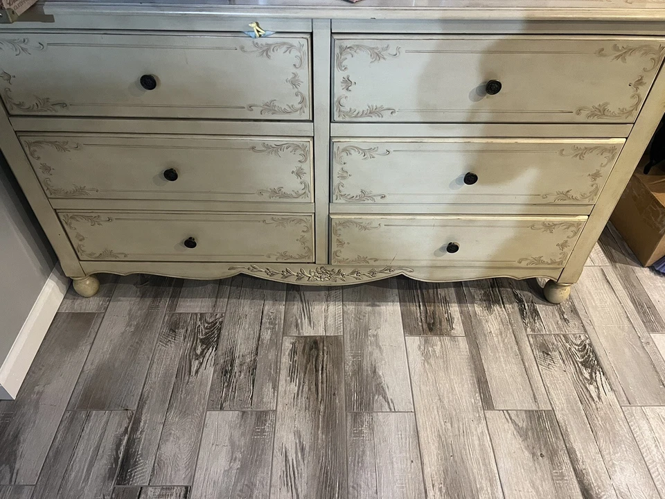 bed frame queen & dresser  - Изображение 4 из 4