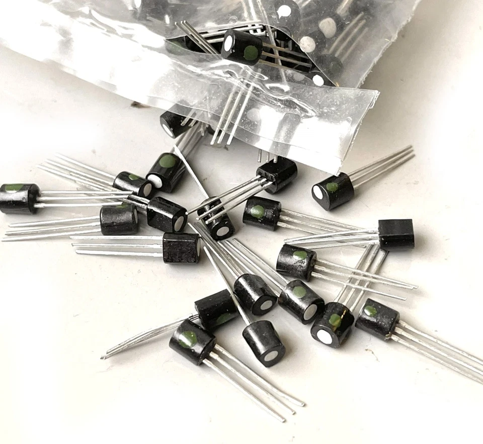 20x Silicon Transistors NPN KT3102EM - Green Dot / Big Muff Sovtek Fuzz - USSR - Image 2 of 4