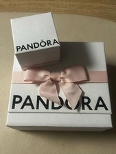 19cm pandora armband mit 2 charms original und wie neu inkl. Schleifenverpackung