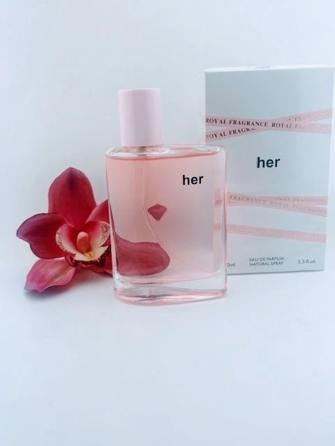 HER Eau De Parfum Spray 3,3 oz. Inspiración de fragancia popular Burberry Foto 3 de 4