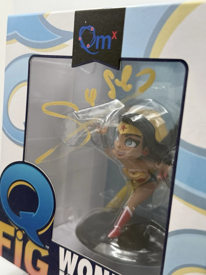 2015 Quantum Mechanix Q Fig Wonder Woman DC Comics Signed Gal Gadot with COA!! - Image 4 of 4