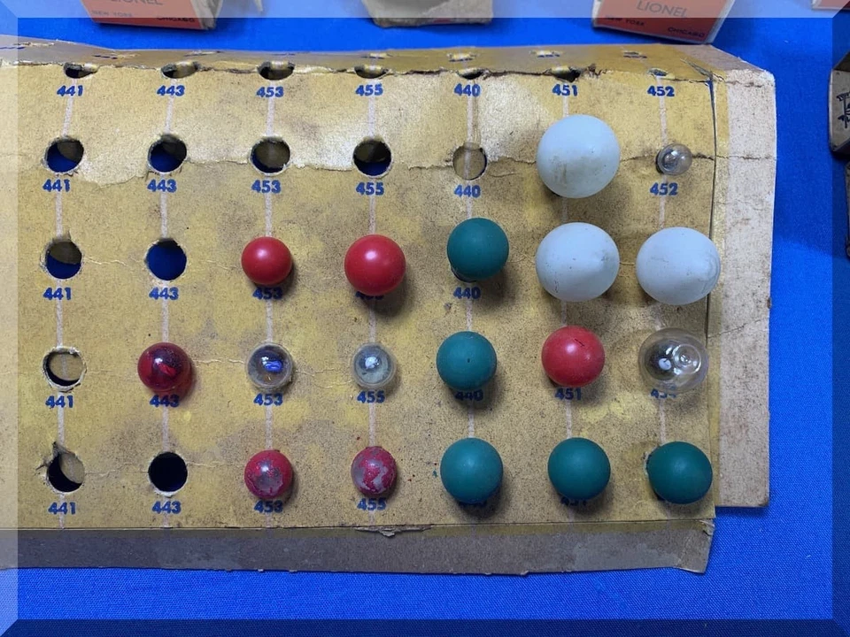 LIONEL ELECTRIC MODEL TRAIN ACCESSORIES LAMP BULBS CLEAR WHITE RED GREEN & BOXES - Image 3 of 4