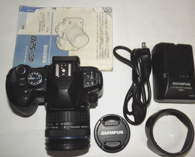 Olympus E-520 10MP DSLR Four Thirds + Zuiko 14-42mm f/3.5-5.6 Lens
