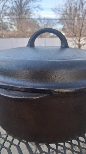 Vintage Griswold Cast Iron #8 Dutch Oven 1278  w/Self Basting Lid Sits Flat