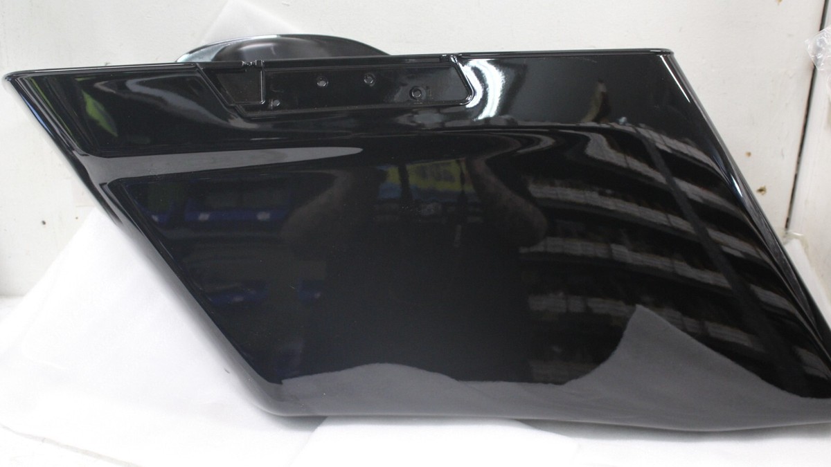 Harley-Davidson Vivid Black Left Extended Saddlebag Harley-Davidson Vivid Black Left Extended Saddlebag