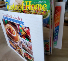 Folder w Cookbooks 13 Taste of Home Magazines 2001-2003  Creative Cooks Kitchen