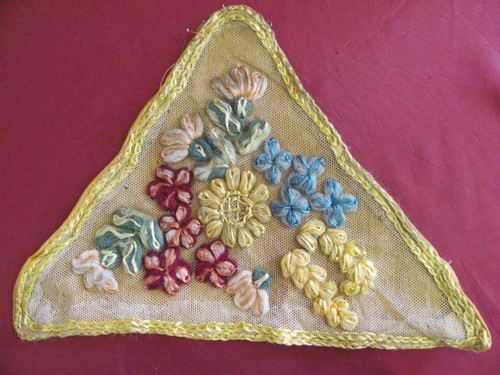 ANTIQUE SET OF 2 DECORATIVE HAND EMBROIDERED TABLE CLOTHS - Picture 7 of 12