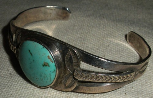 VINTAGE NAVAJO TURQUOISE STERLING SILVER BRACELET CLASSIC STAMPWORK vafo - Picture 4 of 14