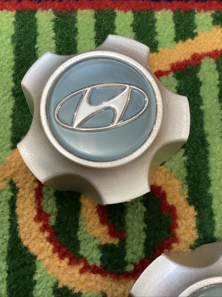 01 05 Tapa central Hyundai Santa Fe repintada plateada 52960-26200 1 pieza Foto 2 de 4