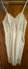 VINTAGE VANITY FAIR FULL SLIP    SIZE 36.