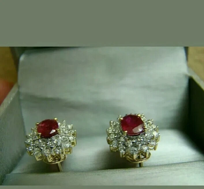 Серьги-гвоздики из желтого золота 14 карат с имитацией красного рубина овальной огранки 2,50 карата - Изображение 2 из 3