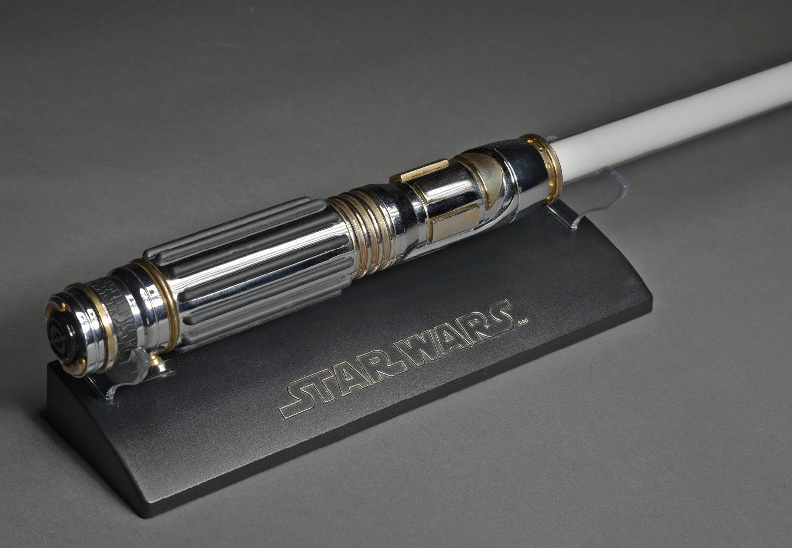 Star wars jedi master mace windu force fx lightsaber dueling rechargeable purple