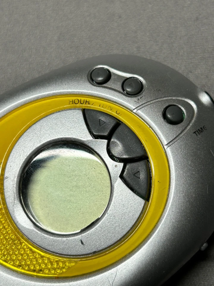 Radio AM/FM digital deportiva JENSEN amarillo plateado SAB-55 PROBADO de colección Foto 4 de 4