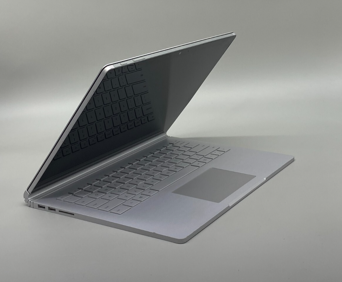 Microsoft Surface Book 1703 i56300U 2.4GHz 128GB SSD 8GB DDR4 Silver C