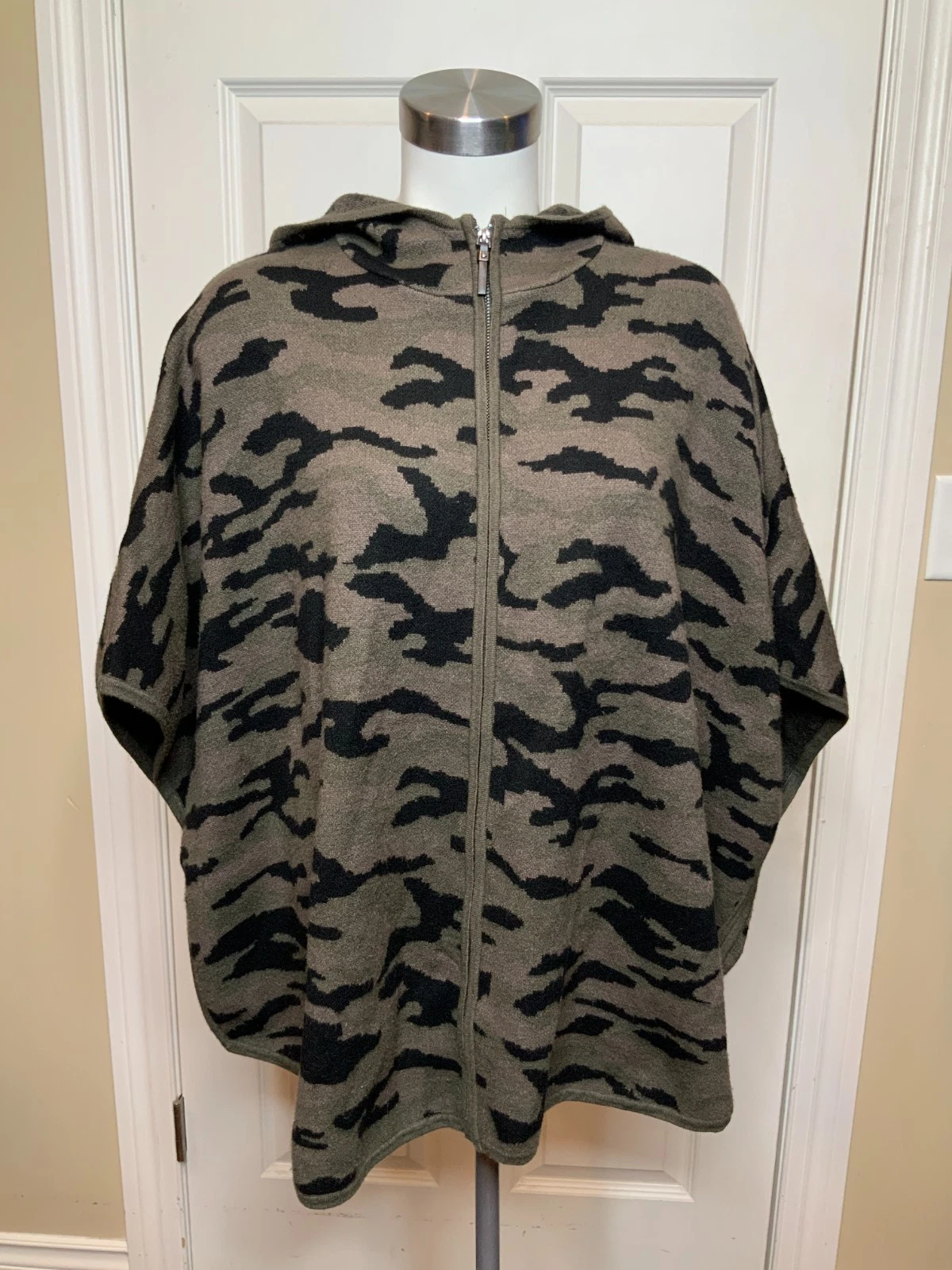 Tahari Brown, Green & Black Camouflage Hooded Zip-Up Poncho Size S/M