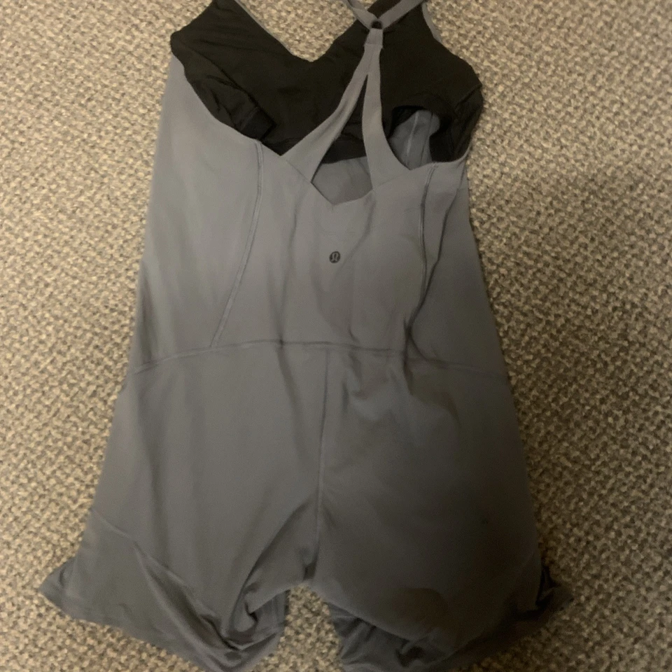 Body deportivo gris de una pieza para mujer Lululemon mameluco talla 12 Foto 2 de 4