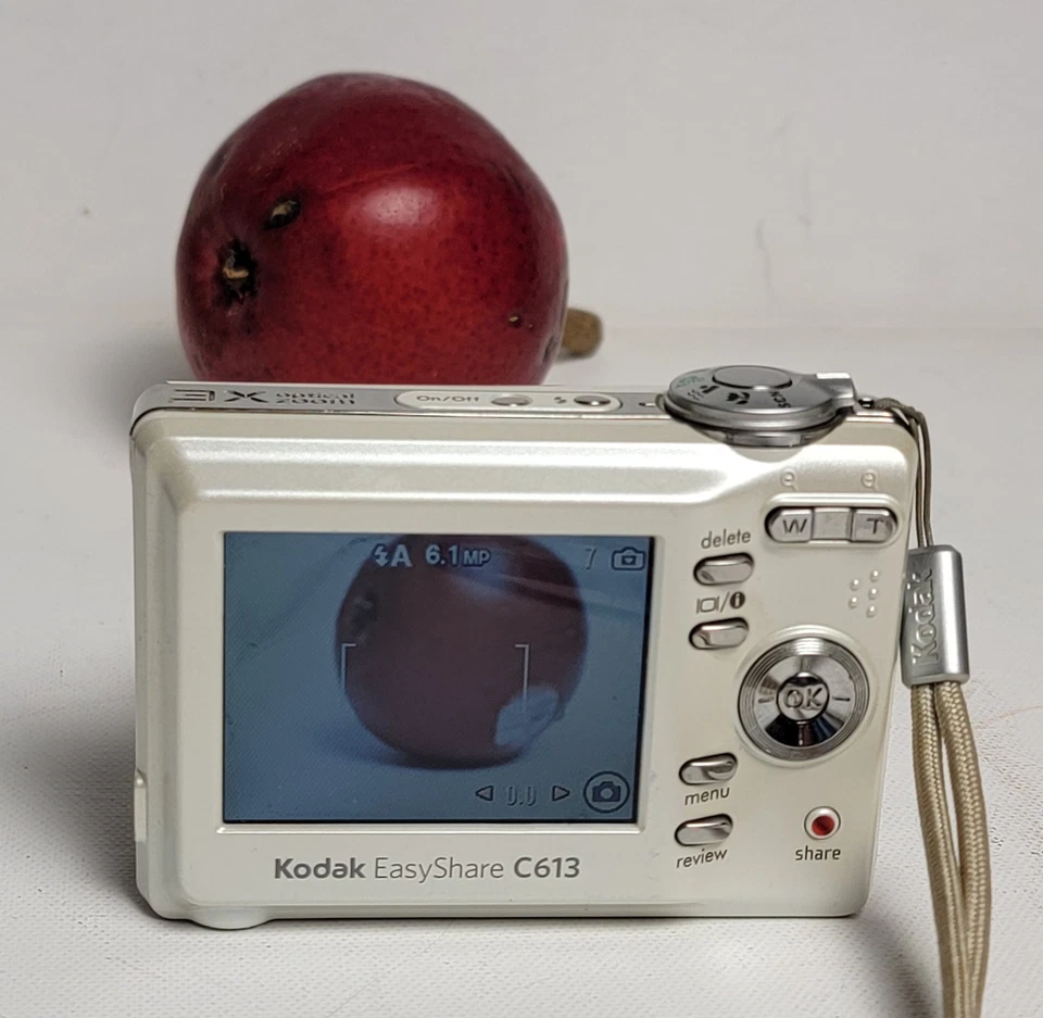 Kodak EasyShare C613 6.2MP Digital Camera tested CD-ROM,SD card, soft case - Image 2 of 3