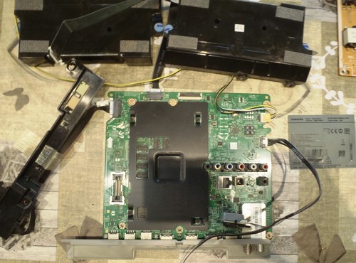 Main Board Samsung Audio/Video Board auf Model: UE40JU6430U inkl. Lautsprecher.