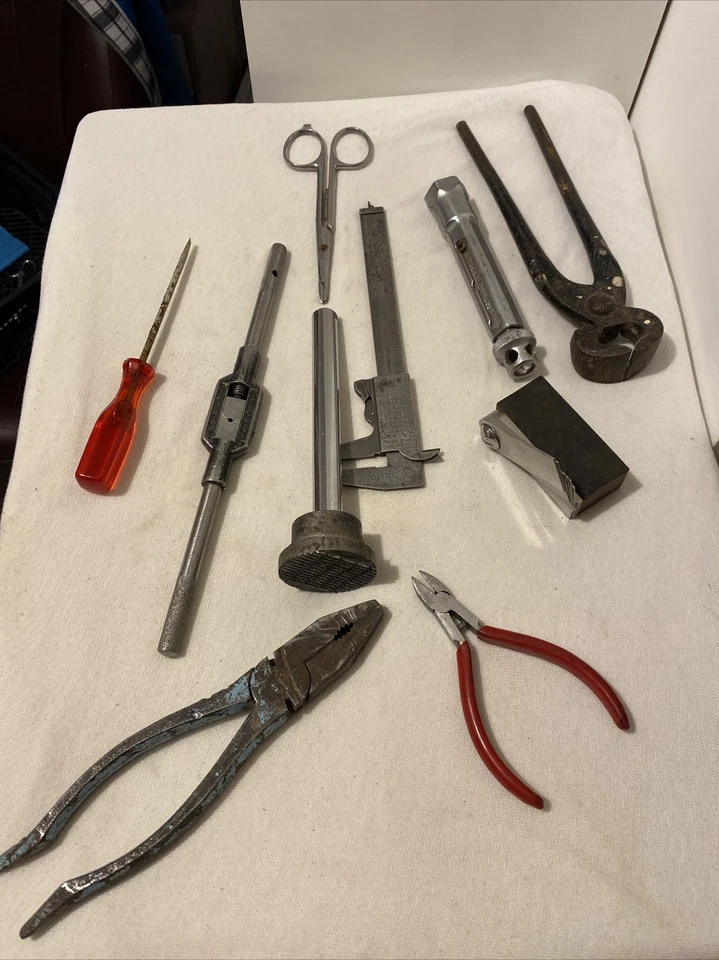 Lot Outils Anciens pour Bricolage En Métal Acier Pinces Tournevis Divers En Vrac - Photo 2/4