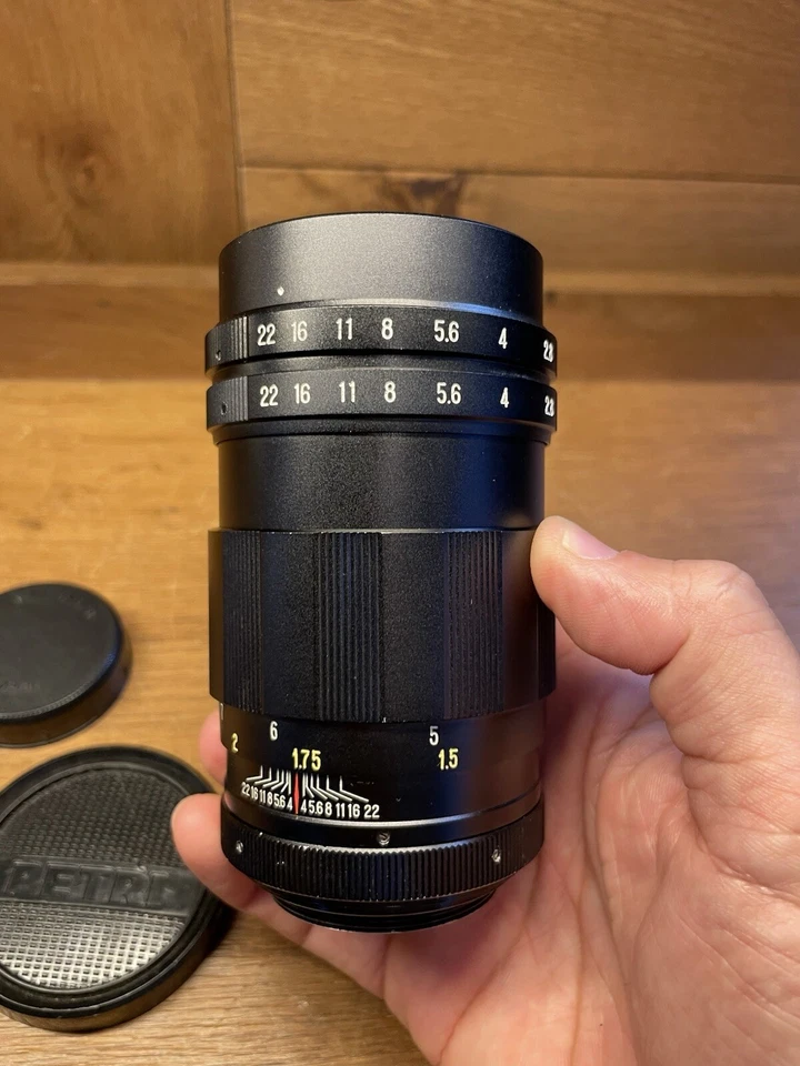 *Casi Como Nuevo con Capucha* Teleobjetivo Petri C.C 135mm F/2.8 Montaje M42 de Japón Foto 2 de 4