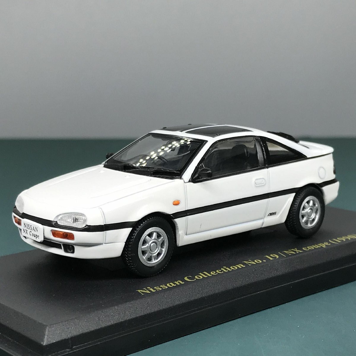 Mini Car Nissan NX Coupe 1990 White 1/43 Scale Box Display Diecast